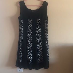 Black & white sleeveless dress